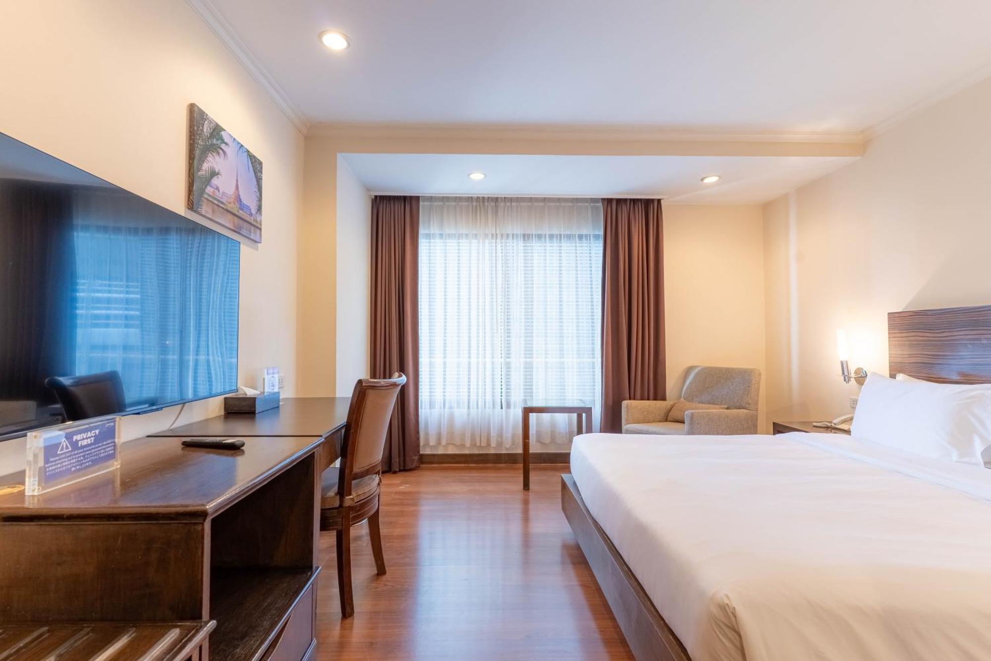 Journeyhub Sukhumvit 26, Bangkok - Formerly St James Hotel Exterior foto