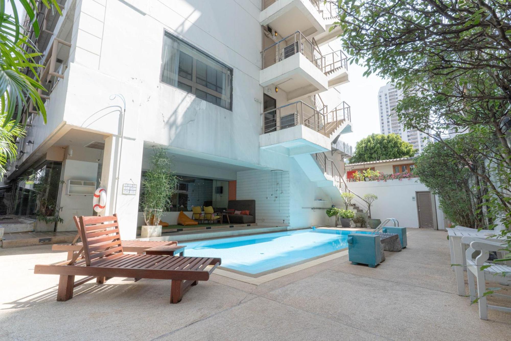 Journeyhub Sukhumvit 26, Bangkok - Formerly St James Hotel Exterior foto