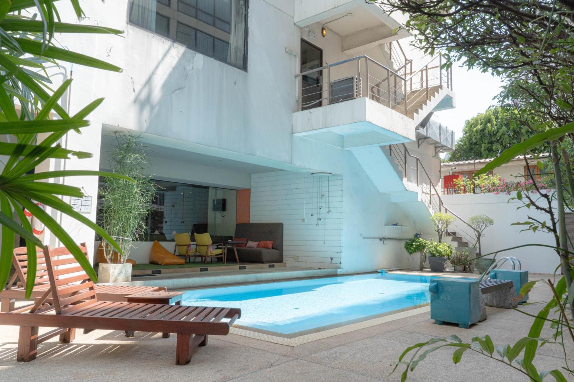 Journeyhub Sukhumvit 26, Bangkok - Formerly St James Hotel Exterior foto