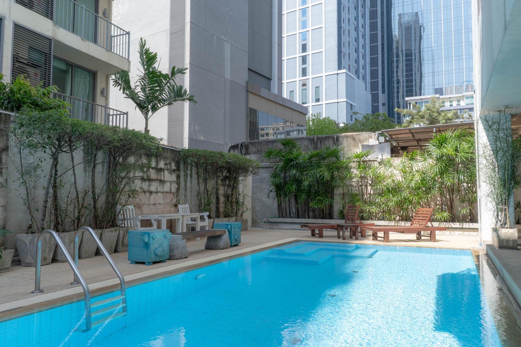 Journeyhub Sukhumvit 26, Bangkok - Formerly St James Hotel Exterior foto