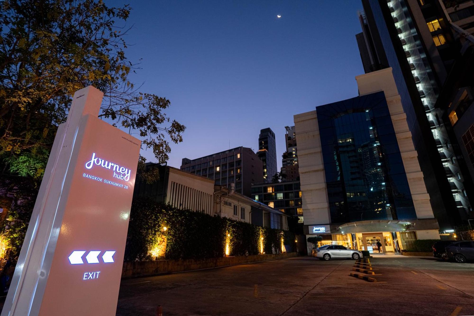 Journeyhub Sukhumvit 26, Bangkok - Formerly St James Hotel Exterior foto